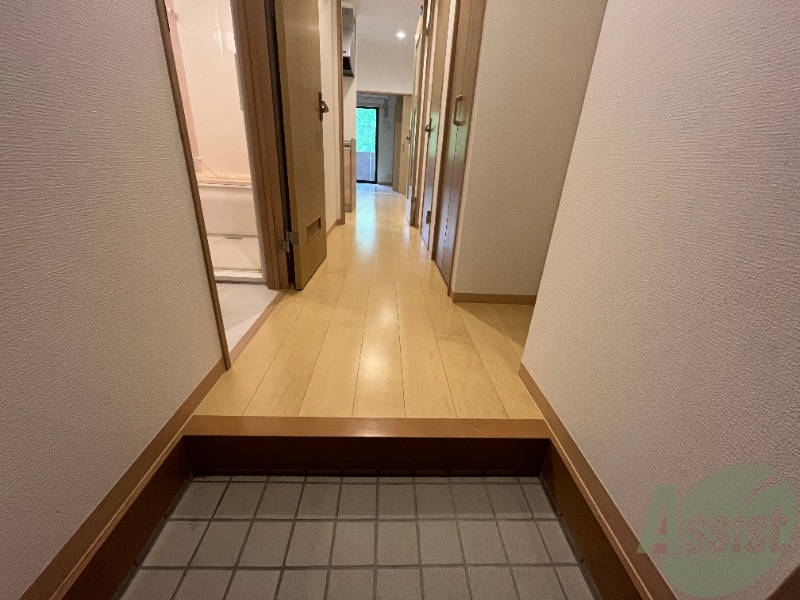 玄関　玄関から撮影してみました。敷居が高くなくてよいですね。
