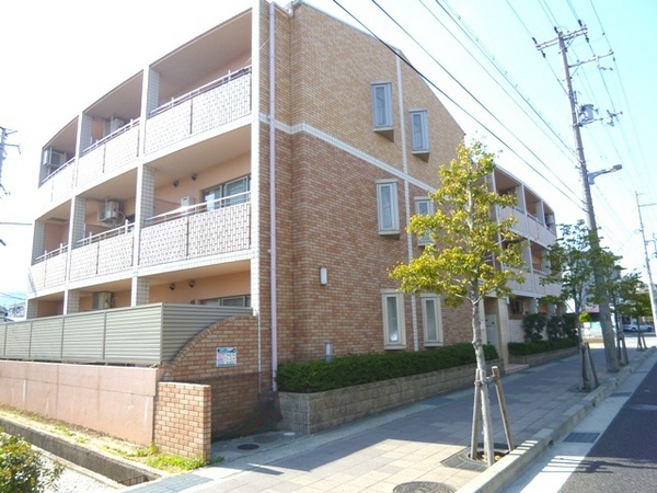 建物外観　カメラ付きインターホンついてます☆