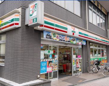 コンビニ　セブンイレブン（コンビニ）まで233m