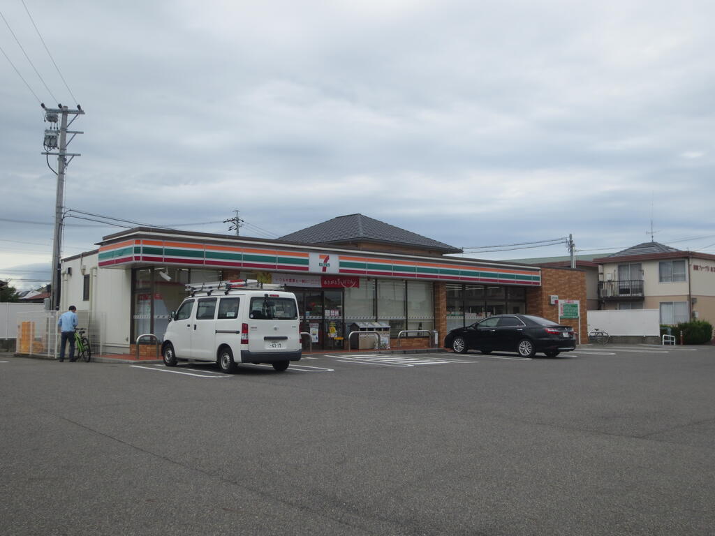コンビニ　セブンイレブン一宮黒田店（コンビニ）まで884m