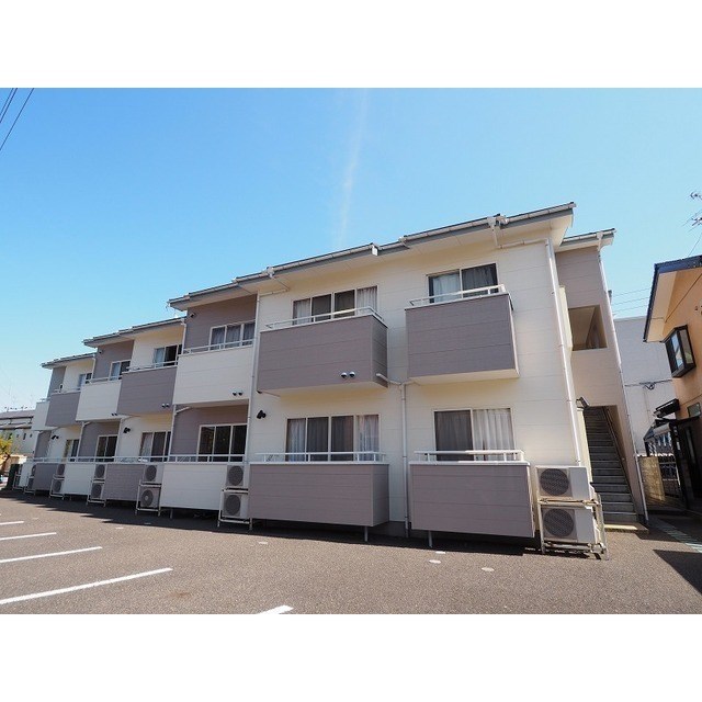 建物外観　キレイな外観のアパートです