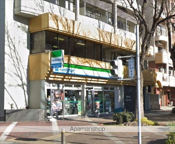 コンビニ　ファミリーマート（コンビニ）まで115m