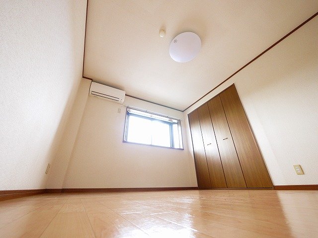 その他部屋・スペース　広くて明るい寝室