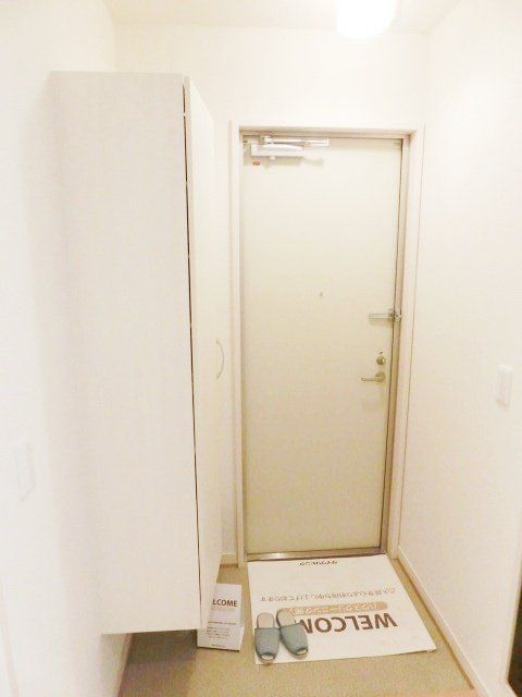 玄関　トールタイプのシューズＢＯＸ付き
