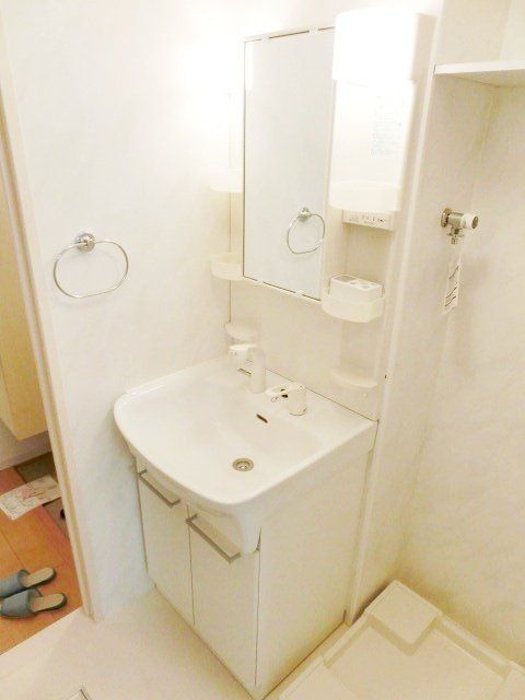 洗面設備　シャンプードレッサー付き洗面台