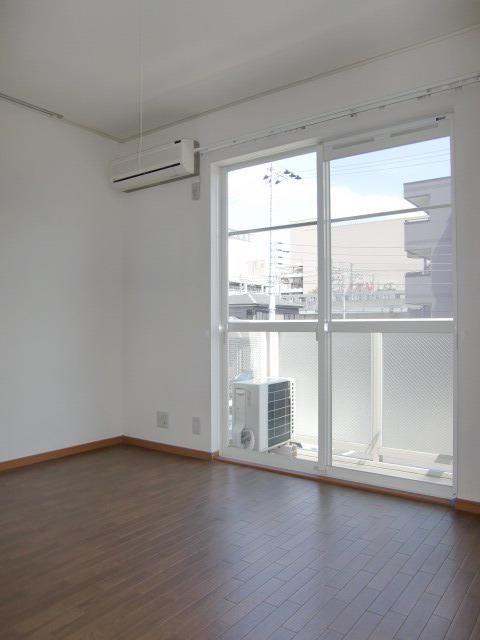 居室・リビング　明るいお部屋です。