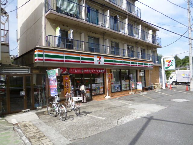 コンビニ　セブンイレブン（コンビニ）まで179m