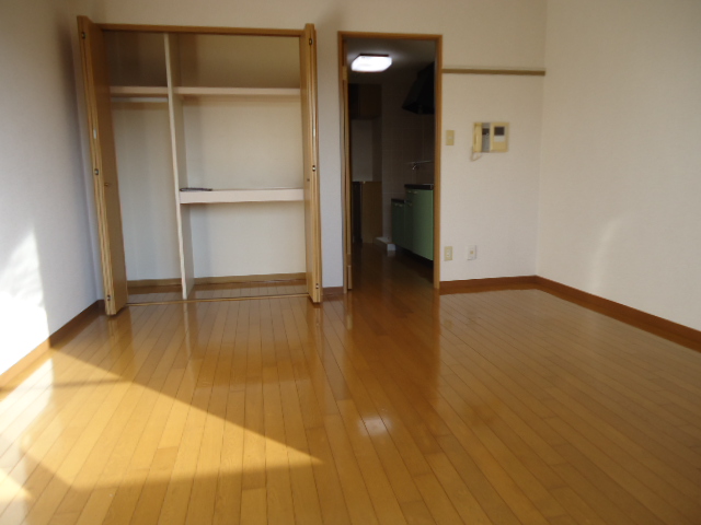 ロイヤルステージ宮城野の居間写真