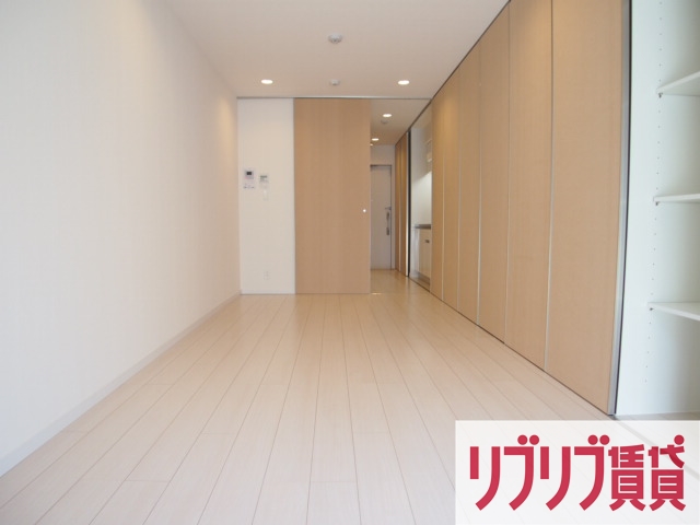 ＪＲ外房線 本千葉駅 徒歩11分 2階建 築13年の居間写真