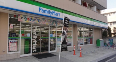 コンビニ　ファミリーマート新田一丁目店（コンビニ）まで413m