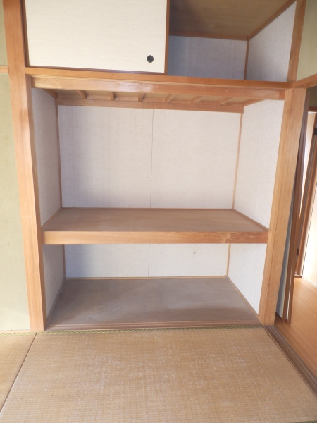 収納　東側6帖和室収納