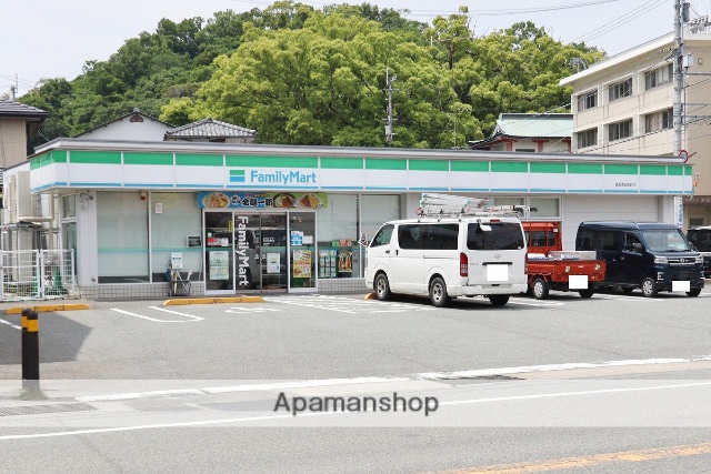 コンビニ　ファミリーマート徳島津田西町店（コンビニ）まで396m