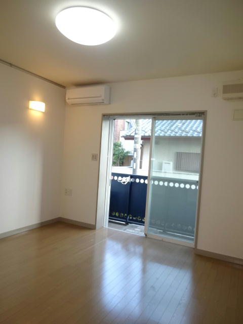 居室・リビング　中部屋の画像です。