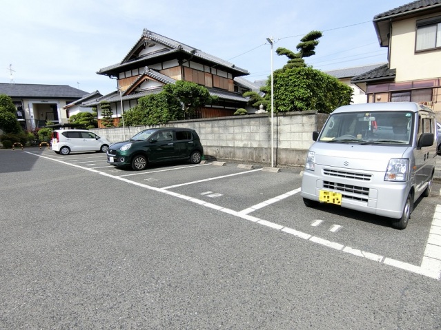 【オンス小垣内Ｂの駐車場】