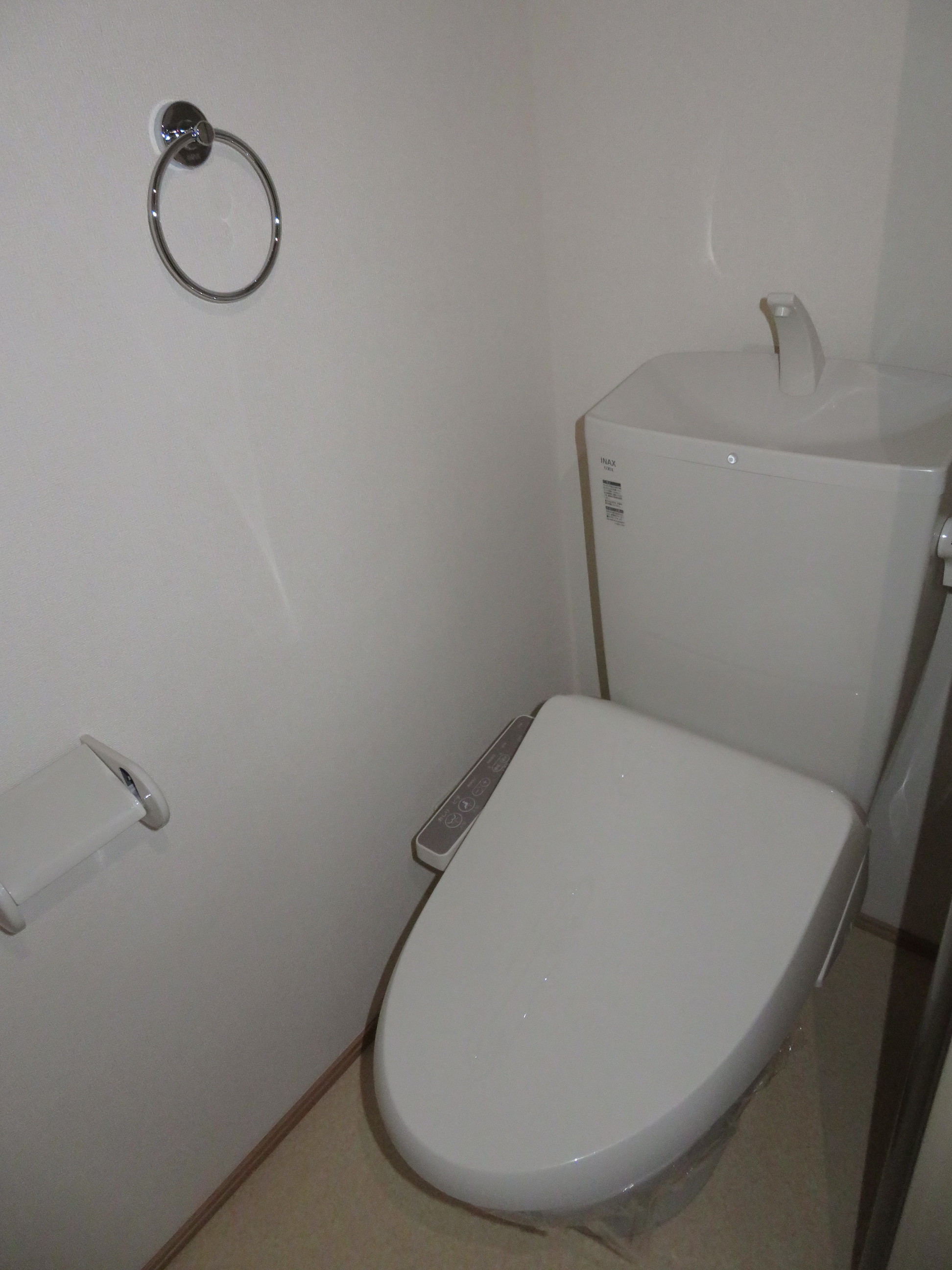 トイレ　シャワール付きトイレです♪