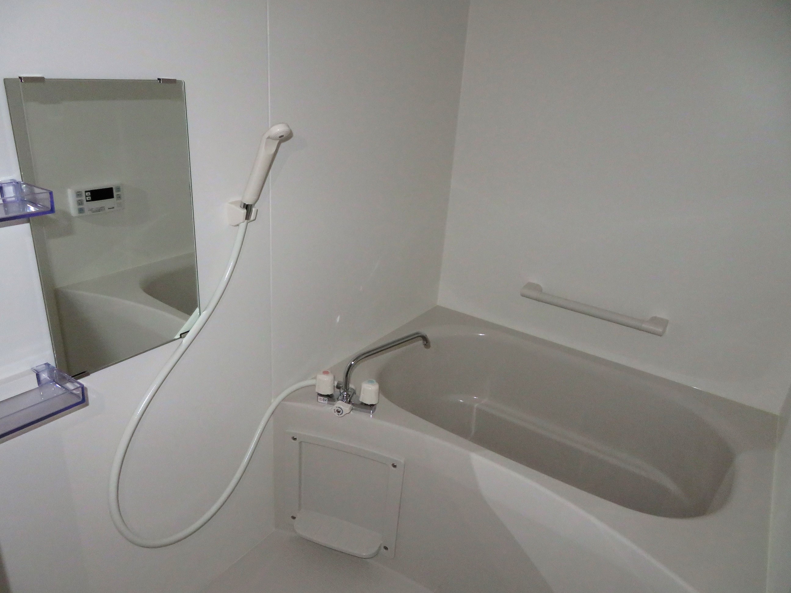 バス・シャワールーム　追い炊き機能付で経済的ですね！