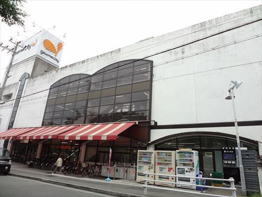 スーパー　グルメシティ灘店（スーパー）まで729m