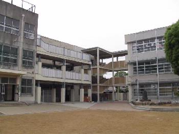 小学校　弥刀小学校（小学校）まで440m