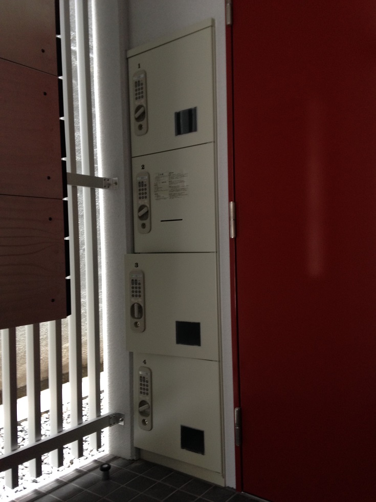 ロビー　宅配ボックス完備（留守中も安心ですね）