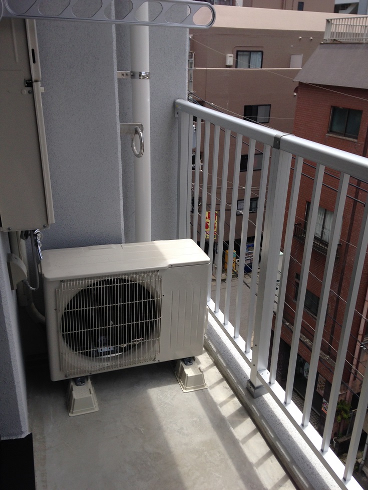 バルコニー　陽当たり良好（洗濯物干バーもついてます）