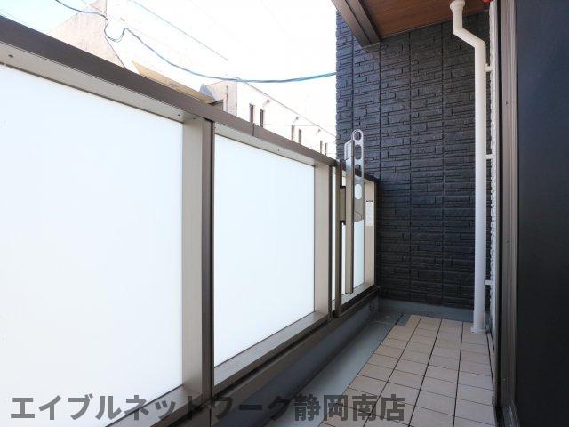 バルコニー　お洗濯にも便利なバルコニー付き