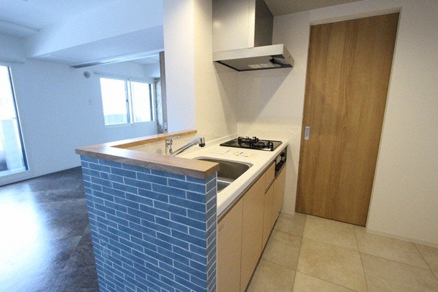 キッチン　対面システムキッチンは料理も掃除もしやすいですね♪