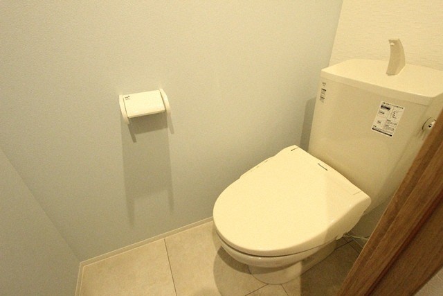 トイレ　あったらうれしいウォシュレット付き♪
