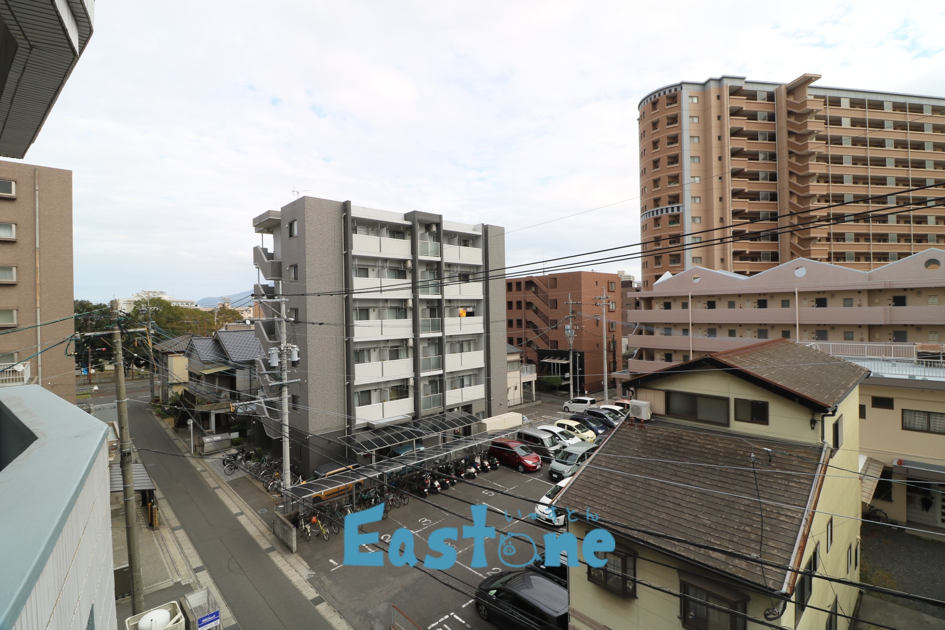 眺望　前面には高い建物がない為、光が射し込みます