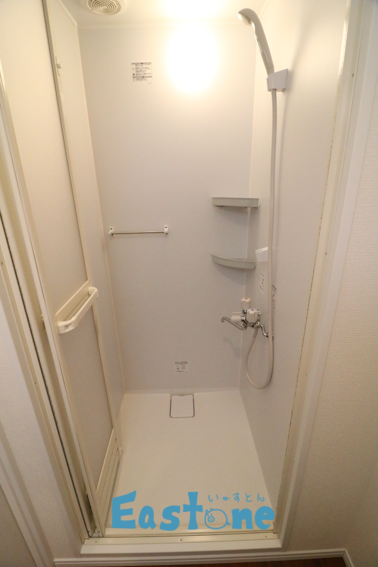 バス・シャワールーム　新設したシャワールーム！嬉しいシャワーラック付き！