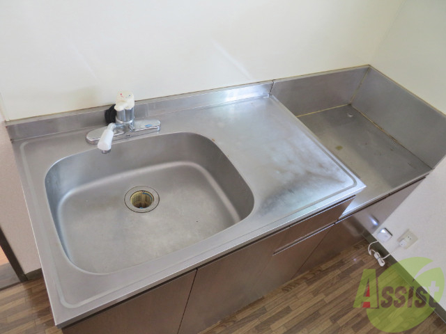 キッチン　調理スペースが確保されていて使いやすそうな印象でした。