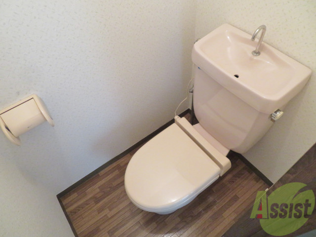 トイレ　こちらはトイレです。清潔感があり、安心して使用できます。