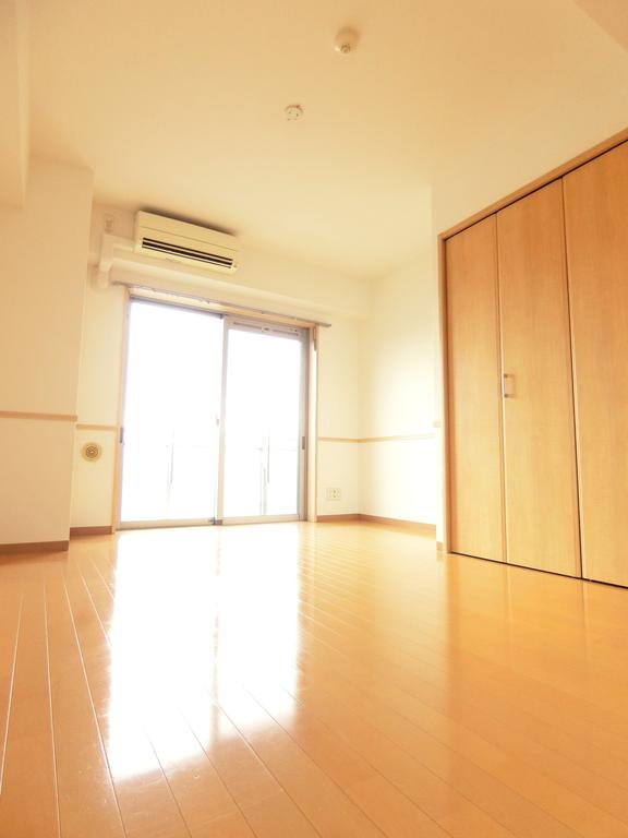 居室・リビング　☆南向きで日当たり良好な7帖のお部屋です☆