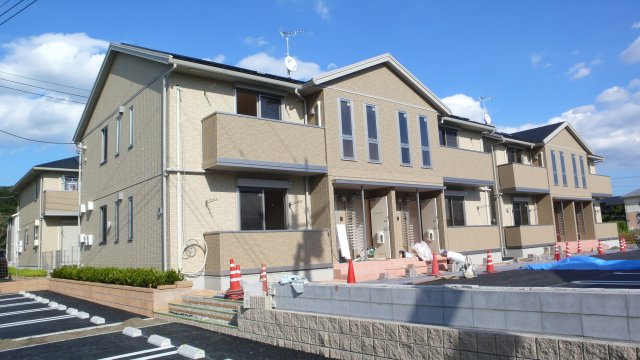 建物外観　インターネット無料　南向きで日当たり良好　角部屋