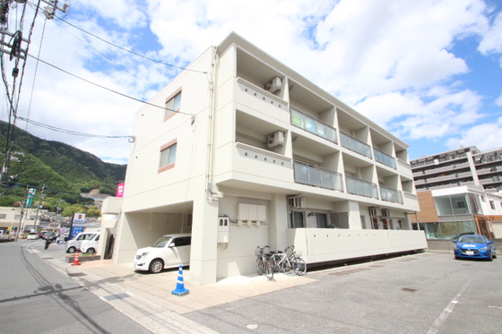 広島市安佐南区八木のマンションの建物外観