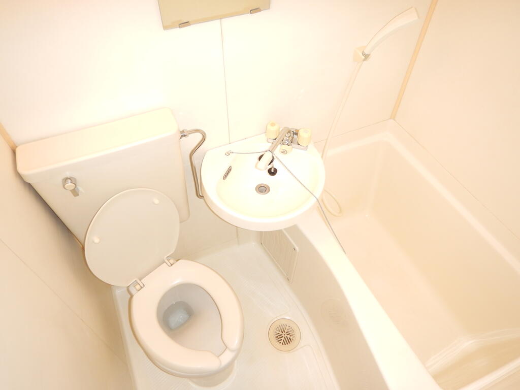 バス・シャワールーム　写真は内装済み別号室