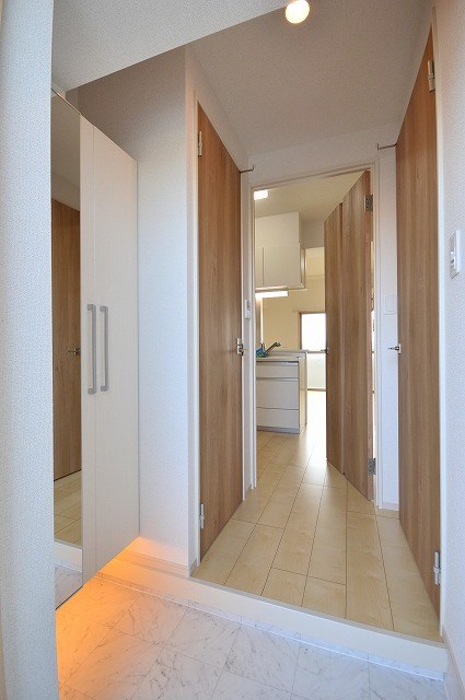 玄関　写真は別号室です。