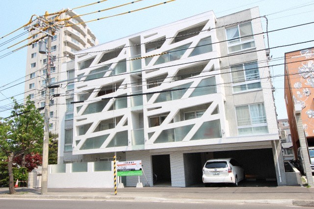 札幌市中央区宮の森二条のマンションの建物外観