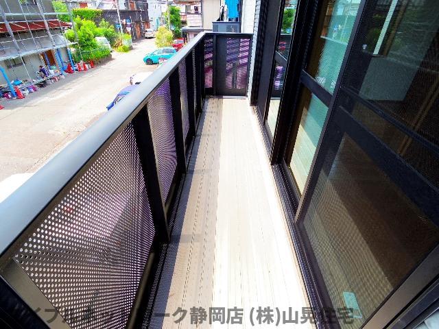 【静岡市駿河区用宗のアパートのバルコニー】