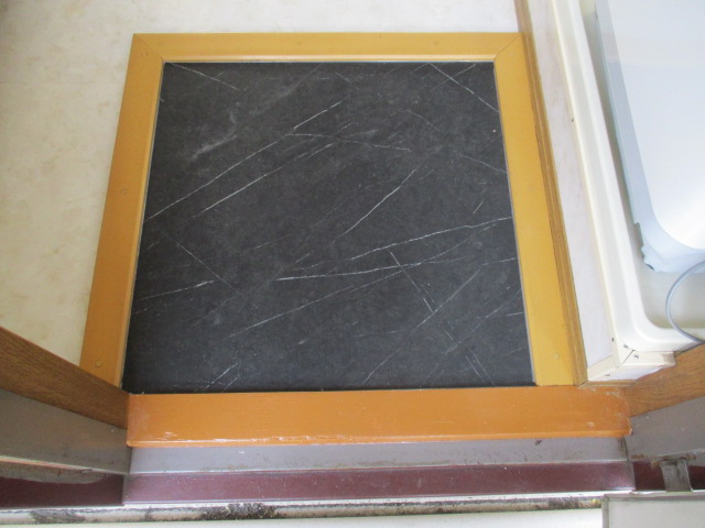 玄関　大理石調のオシャレな玄関土間。