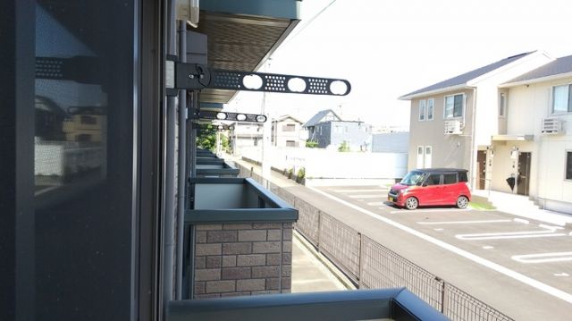 【焼津市三ケ名のアパートのバルコニー】