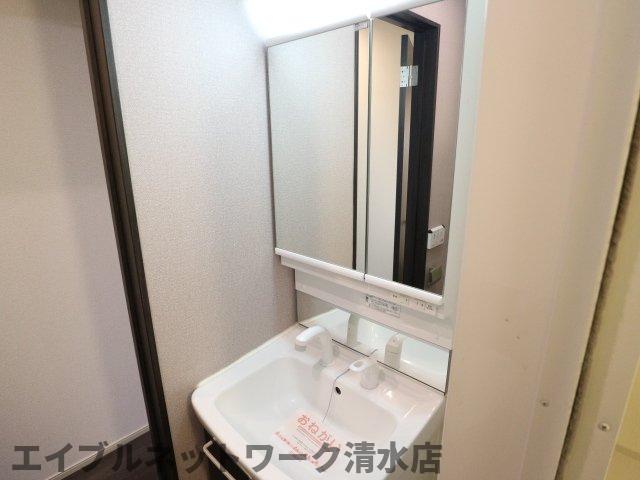洗面設備　忙しい朝には欠かせない洗面所です