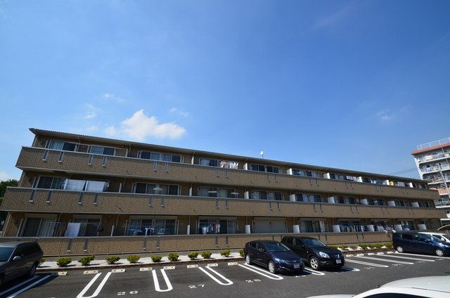 【入間郡三芳町大字藤久保のアパートの建物外観】