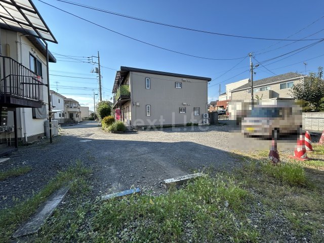 【昭島市緑町のアパートの駐車場】