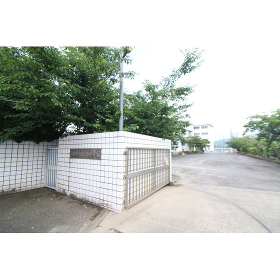 中学校　筑紫野市立天拝中学校（中学校）まで1910m