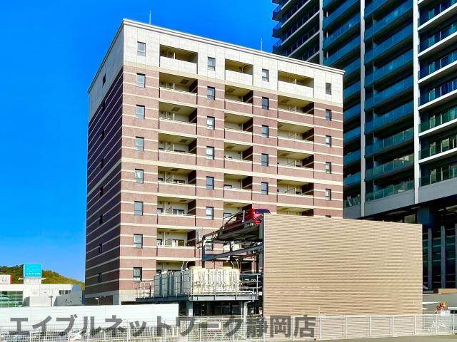 【静岡市葵区東静岡のマンションの建物外観】