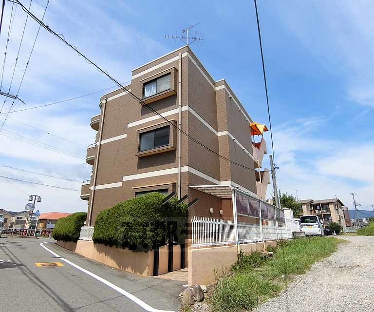 長岡京市馬場のマンションの建物外観