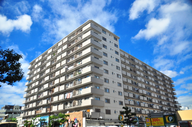 茨木市西駅前町のマンションの建物外観