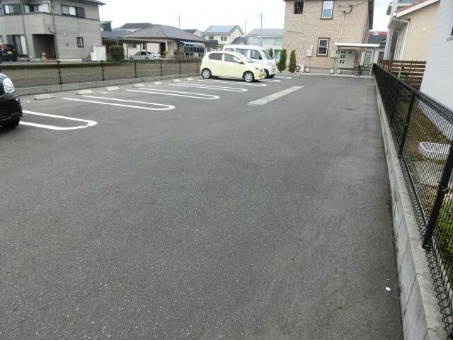 【シャルマンハイムの駐車場】