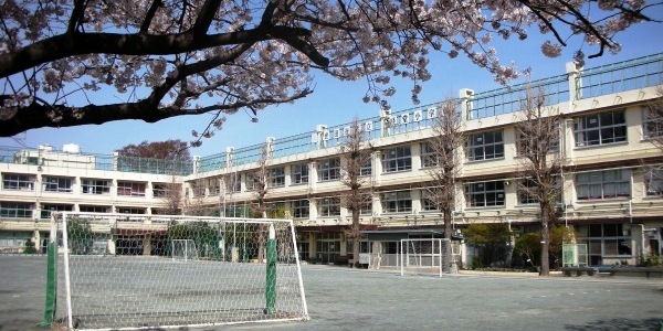 【アンビエンテ経堂の小学校】