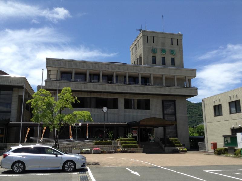 【朝来市山東町楽音寺のアパートの役所】